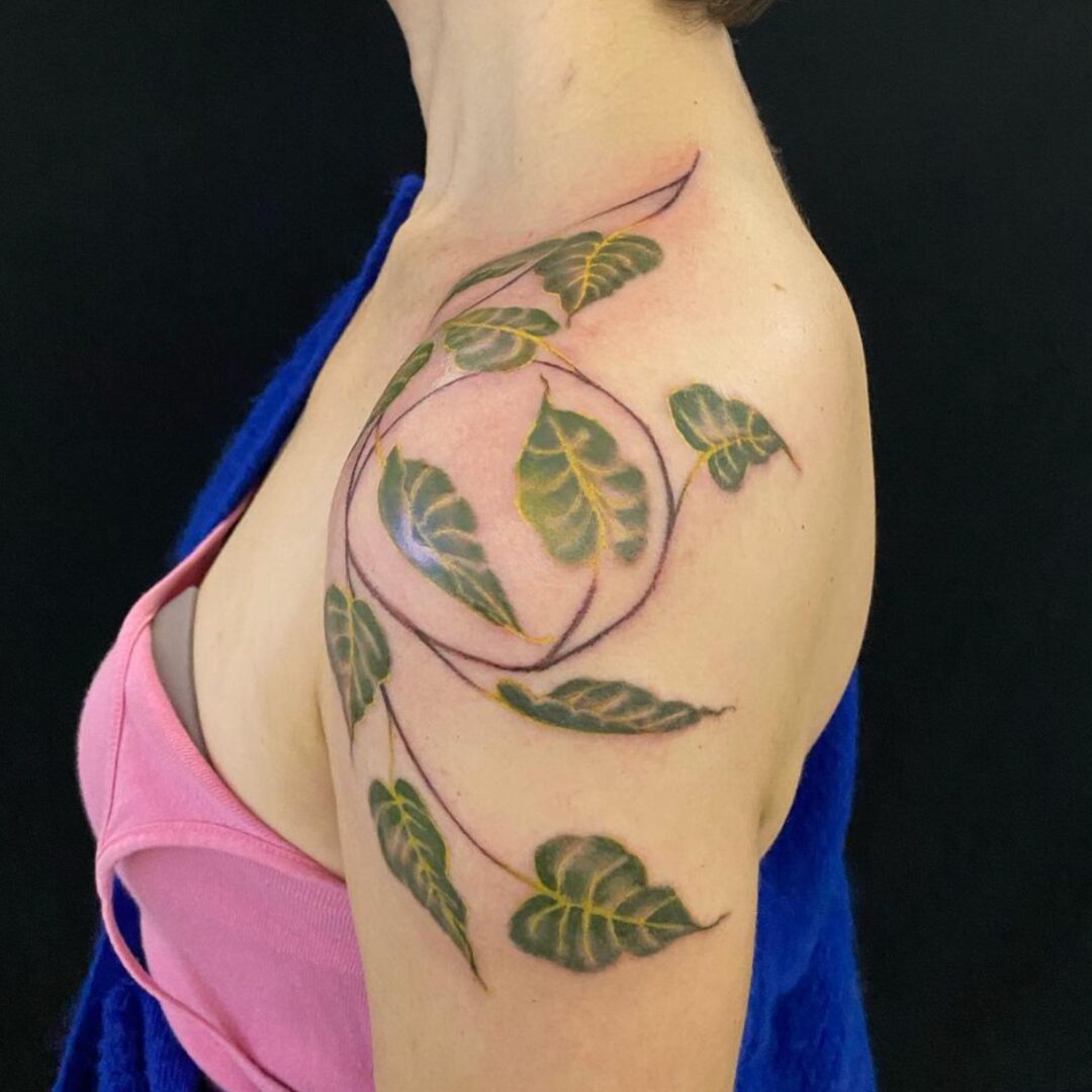 Painterly leaves tattoo on the shoulder