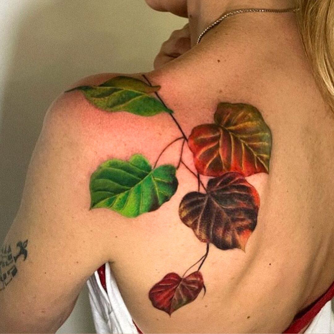 Painterly leaves tattoo on the shoulder