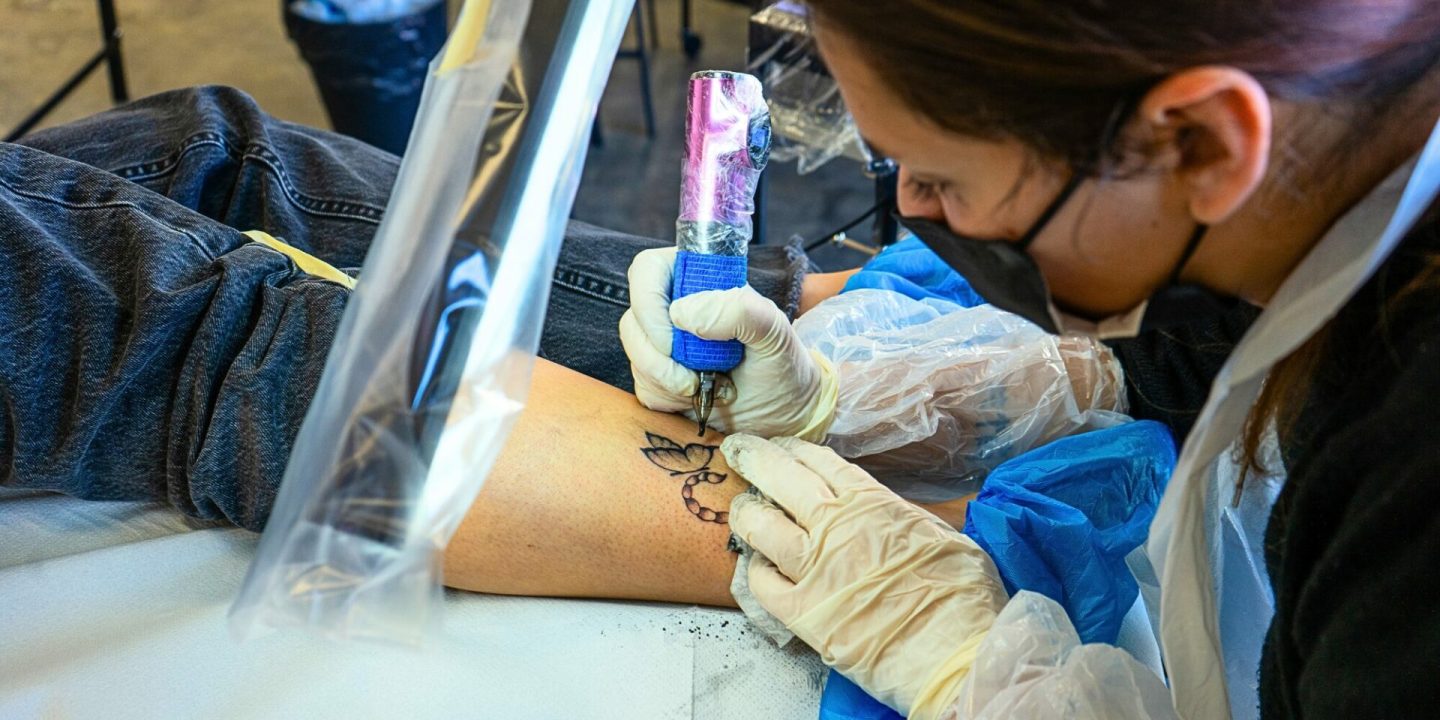 Realizzazione tatuaggi piccoli su polpaccio